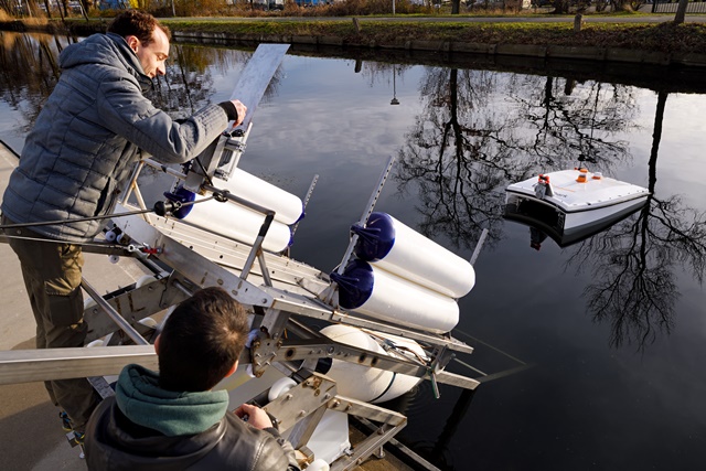 fully autonoumous wasteshark